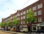 Gevel Ruysdaelstraat met winkels en bovenwoningen.
              <br/>
              Gert-Jan Lobbes, 2017